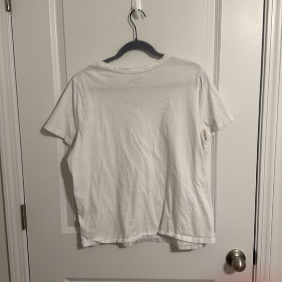 White vneck tshirt - Picture 3 of 3